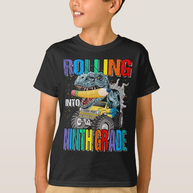 Rolling till nionde Klass Monster Lastbil Dinosaur T Shirt (Framsida)