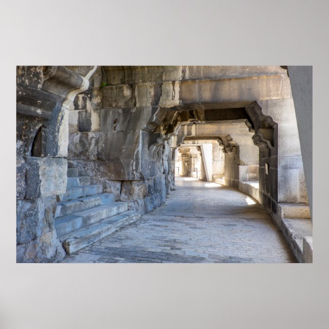 Roman Amphitheater Hallway Poster (Framsidan)