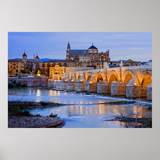 Roman Bridge och Mezquita Cathedral i Cordoba Poster (Framsidan)