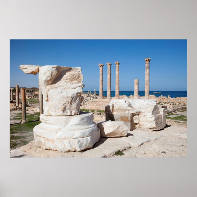 Roman Forum and Remains Statue, Sabratha, AZ Poster (Framsidan)
