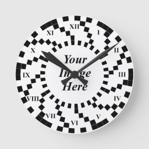 Roman Numeral Spiral Wave av Kenneth Yoncich Rund Klocka