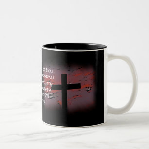 Romans15:13 på svart Två-Tonad mugg
