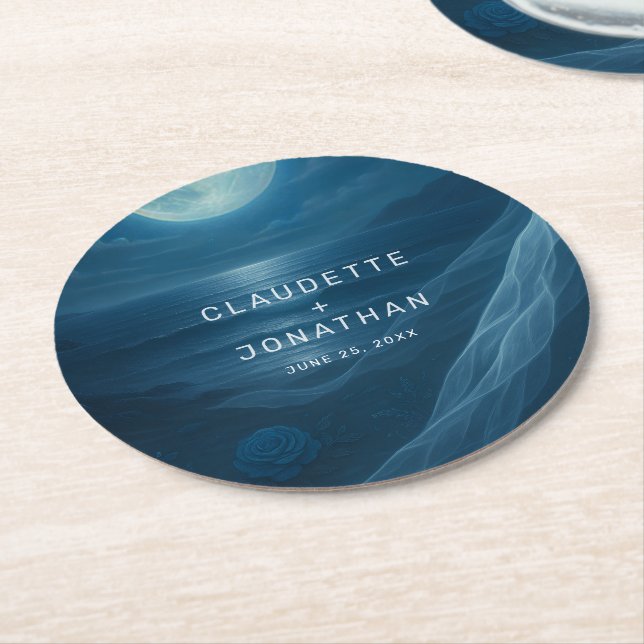Romantic Blue Moonlit Beach Custom Names Wedding Underlägg Papper Rund (Vinklad)