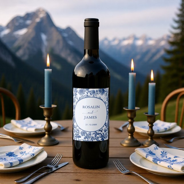 Romantic Blue Toile Wedding Vinflaska Etikett (Romantic Blue Toile Wedding Wine Label)