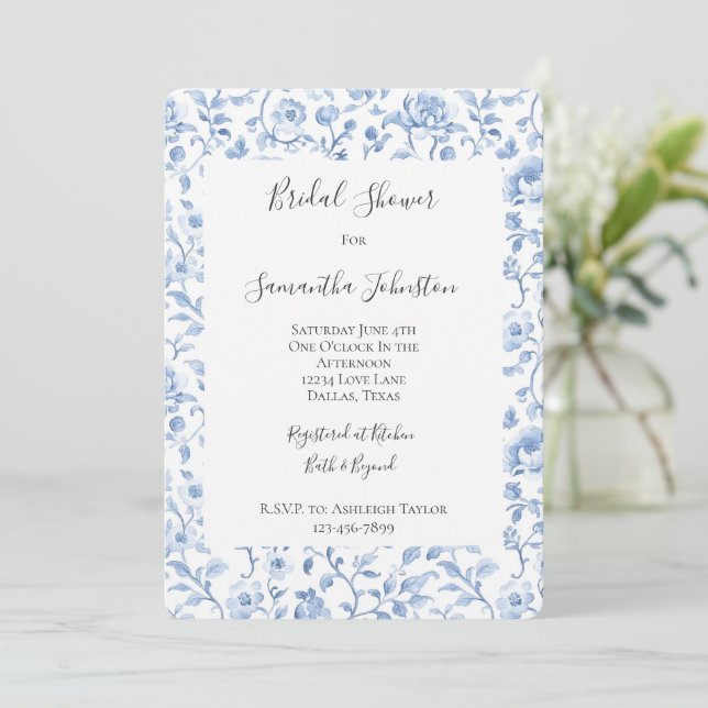 Romantic Blue White Floral Bridal Shower Inbjudningar (Stående Fram)