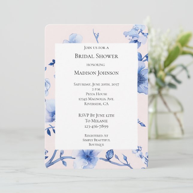 Romantic Blush Blue Floral Bridal Shower Inbjudningar (Stående Fram)