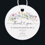 Romantic Boho Garden Wildblomma Tack Gåvor Etiketter<br><div class="desc">Lägg till en hjärtlig avslutande beröring till dina bröllopsfavoriter med den här vattenfärgssnäckan tack märkrna. Den här rundade märkrn är personlig med namn och bröllop. Perfekt för att fästa till att gynna påsar, presentlådor eller keepsakes är dessa märkre idealiska för rustika, boho eller trädgårdsbröllop. Koordinerar perfekt med matchande inbjudan till...</div>