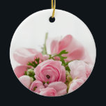 Romantic Bröllop Kärlek Soft Rosa Flower Bouquet Julgransprydnad Keramik<br><div class="desc">Romantic Bröllop Kärlek Soft Rosa Flower Bouquet</div>