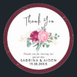 Romantic Burgundy Red |  ROSA GULD BLOMMIGT Runt Klistermärke<br><div class="desc">Den här designen har en geometrisk vattenfärgsbukett med realistisk eukalyptus,  gyllene nedfläckad löv,  grönt löv och ett "Tack"kalligrafi"-skript. Anpassa med din bröllop-information.</div>
