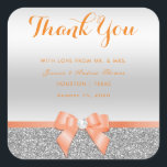 Romantic Coral Bow & Silver Glitter Tack Fyrkantigt Klistermärke<br><div class="desc">Elegant Bröllop tack för att du klistrar med en klassmässigt romantisk korallbåge och ett band på en söt glansig silver glitter och silver-övertoningsbakgrund. All text är helt och hållet anpassade för att uppfylla dina krav. Om du behöver hjälp med att anpassa din produkt eller vill ha matchande produkter kontaktar du...</div>