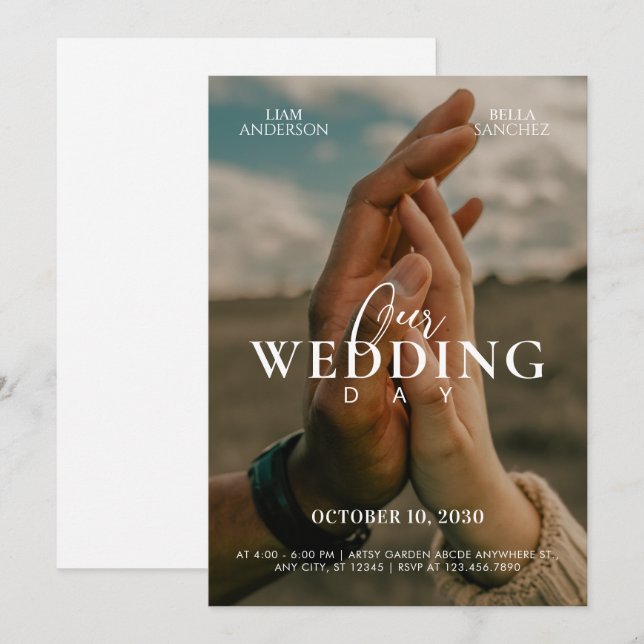 Romantic couple hands photo wedding inbjudningar (Fram/baksida)