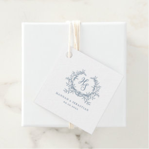 Romantic Dusty Blue Monogram Vapensköld Bröllop Gåvor Etiketter