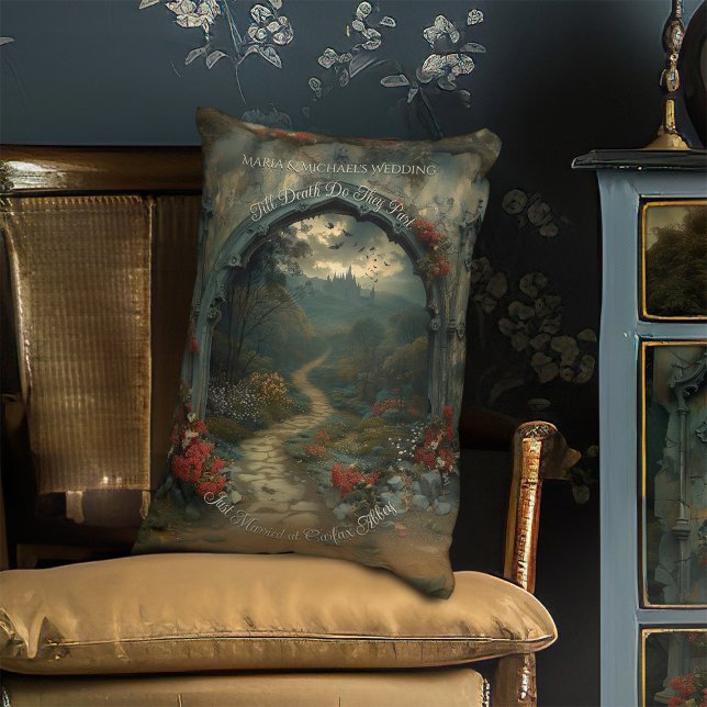 Romantic Fantasy Horror Dracula's Castle Gothic Prydnadskudde (Skapare uppladdad)