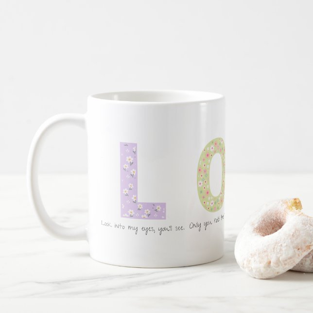 Romantic Floral LOVE Initial Acrostic Design Kaffemugg (Med munk)