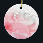 Romantic Glass Hearts Ro Petals Julgransprydnad Keramik<br><div class="desc">Elegant vacker och romantisk illustration med två glashjärtan på en bädd av vita rosa ros-petaler.</div>