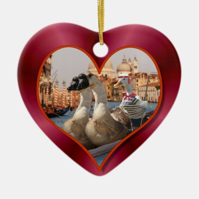 Romantic Gondola Ride w/ Red Satin Background Julgransprydnad Keramik (Framsidan)