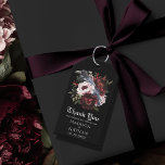 Romantic Gothic Watercolor Raven Tack Presentetikett<br><div class="desc">Gratulera till din speciella dag med den här Gothic Watercolor Raven Blommigt Bröllop-designen. Den här designen har en vattenfärgad illustration av en korv som genomsyras av en blombukett.</div>