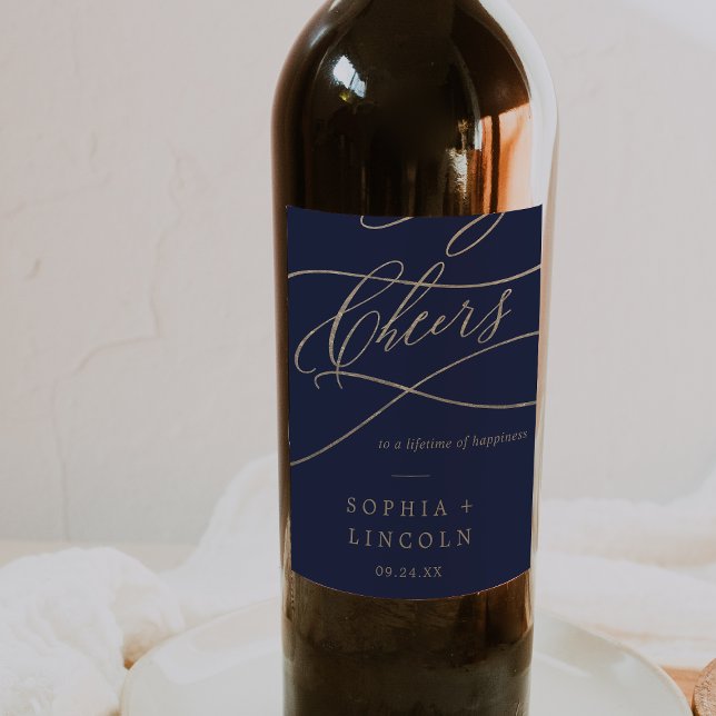 Romantic Guld Calligraphy | Tunga Cheers Bröllop Vinflaska Etikett (Skapare uppladdad)