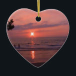 Romantic Hawaiian Sunset Ocean Beach Julgransprydnad Keramik<br><div class="desc">Big Island of Hawaii-resefoterna gör vackra keepsakégåvor. ⭐ PERSONALISERA den här mallen med teckningen. ⭐ REDIGERA det ytterligare om du vill göra fler ändringar. ⭐ Överför den här designen till valfri produkt. Besök alla mina butiker på bit.ly/SandyspiderStores (klipp ut och klistra in).</div>
