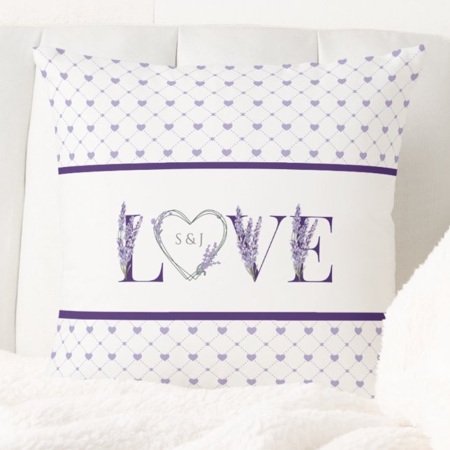Romantic Hearts Lavender Love Purple Kudde (This Lavender Love Pillow is a beautiful addition to a bedroom, reading nook, or living room)