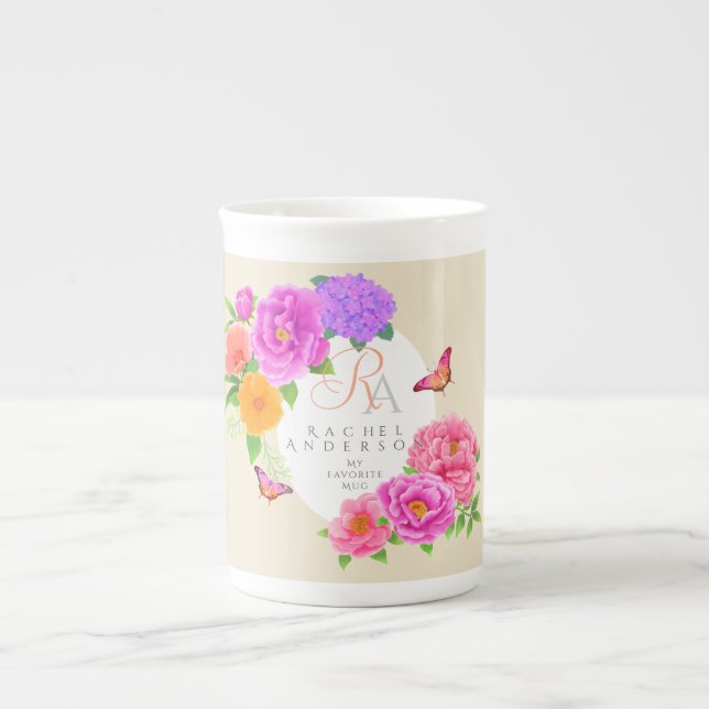 Romantic Monogram Peonies Garden Beige Benporslin Mugg (Framsidan)