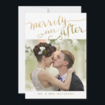 Romantic Newlyweds Guld Helgdag Photo Julkort<br><div class="desc">Perfektens val för ditt första Helgdag-fotokort som Mr och Mrs. Skicka den här romantiska guld-skriptmanualen till din familj och dina vänner som nya lyweds.  "God tid efter". Design© Elke Clarke. Guld övertoningsbakgrund på baksidan av kortet med andra foton och Julhälsningar text.</div>