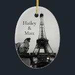 Romantic Paris Lit Up Eiffel Torn Bröllop Julgransprydnad Keramik<br><div class="desc">En unik syn på Eiffel Torn tände på Valentines day. Dessa prydnadsföremål är perfekter för bröllop och årsdagar. Detta romantiska fotografi togs när jag var på min smekmånad i Paris på Valentines day. Det blir inte mer romantiskt än så.</div>
