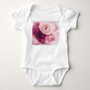 Romantic ro bouquet: vintage branding. t shirt