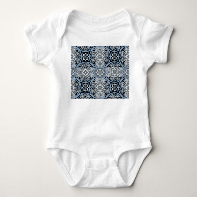 Romantic Snöre: Abstrakt Print. T Shirt (Framsida)