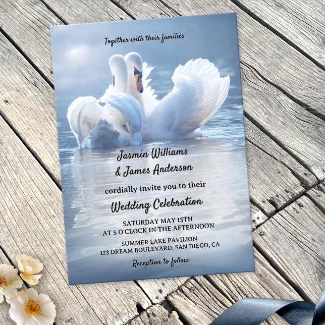 Romantic Svan Sjö Bröllop Inbjudningar (Romantic wedding invitation featuring two swans in love on a sunlit lake or pond)