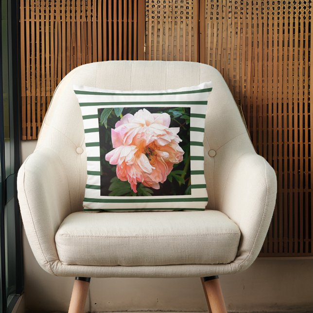 Romantic Vår Peach Peony på Grönt Rand Kudde (Skapare uppladdad)