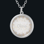 Romantic vit ros personlig silverpläterat halsband<br><div class="desc">Fin ro-design för dina fruar,  flickvänner,  dotter,  mor! Fin födelsedagspresent,  årsdag och mer. Designad av Marion Artwork. Du kan anpassa designen eller överföra den till en annan produkt! Ändra texten!</div>
