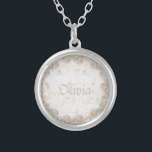 Romantic vit ros personlig silverpläterat halsband<br><div class="desc">Fin ro-design för dina fruar,  flickvänner,  dotter,  mor! Fin födelsedagspresent,  årsdag och mer. Designad av Marion Artwork. Du kan anpassa designen eller överföra den till en annan produkt! Ändra texten!</div>