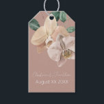 Romantic Watercolor Orchids on Dusty  Presentetikett<br><div class="desc">De här romantiska märkrna i bröllop har en blommigt på spelkorten. Bakgrunden är en elegant dammig  eller dammig rosa med vattenfärgade orkidéer. En delikat bukett av orkidéblommor är bild i den övre högerna,  där namnen av paret är tryckt nedan.</div>