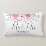 Romantic Watercolor Rosa Blommigts & Mrs Bröllop Lumbarkudde<br><div class="desc">För bröllop</div>