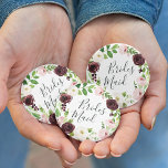 Romantik Bridesmaid Knapp<br><div class="desc">Identifiera spelarna i nyckel vid din möhippa med våra knappar för blommigt av elegant,  med god chic. Knappen har en  rosa och en vattenfärgad blommigt av burgundy marsala med "bridesmaid" inskriven i handskript.</div>