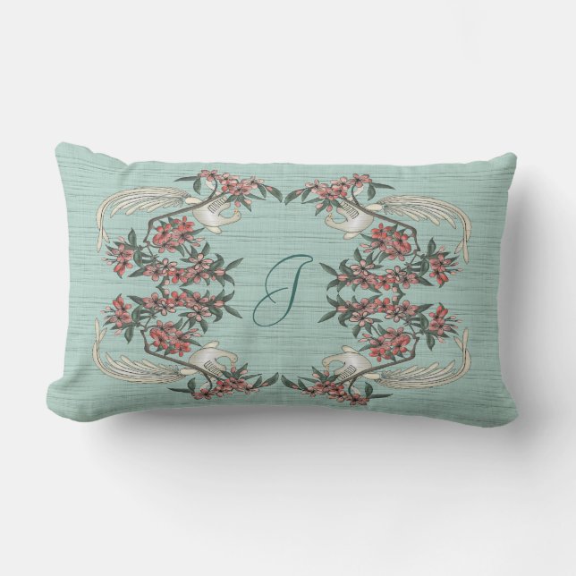 Romantik i Silke med Monogram Aqua Lumbarkudde (Framsida)