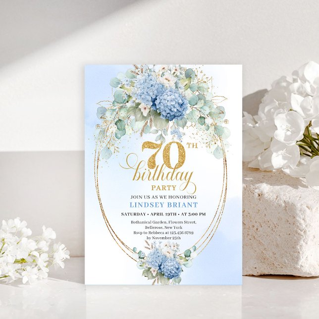 Romantisk 70-års födelsedagsinbjudan Blå Blommor G Inbjudningar (Romantic 70th Birthday Blue Floral Gold Invitation)