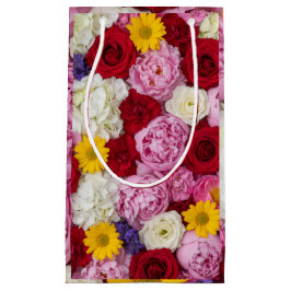 Romantisk blandad blomsterbukettmönster med rosor