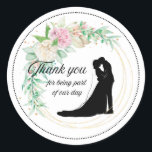 Romantisk Blommigt Bröllop Seal Sticker Runt Klistermärke<br><div class="desc">Den här romantiska blommigten runt dekalen är perfekt för att försegla bröllop kuvert,  bröllopsfavorisera märkre eller möhippans dekorationer. Den elegant blommigten arrangemang och silhuette tillför kärlek och lyx.</div>