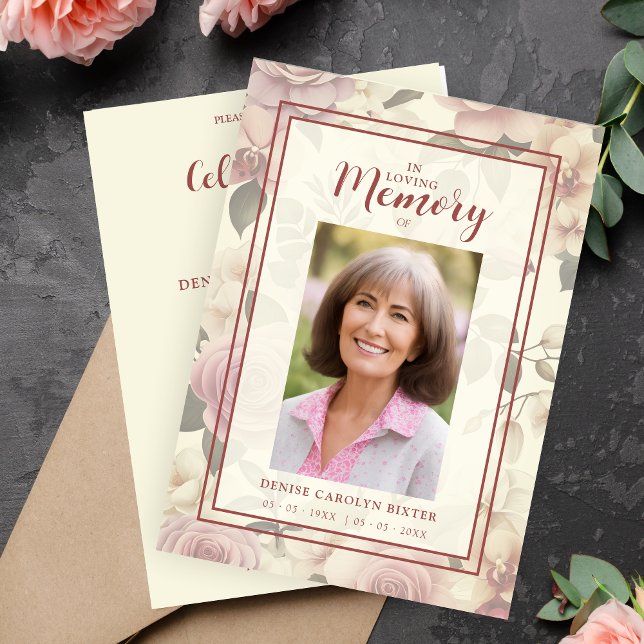 Romantisk Blommigt Vintage Effect Funeral Photo Inbjudningar (Romantic Floral Vintage Effect Funeral Photo Invitation Card with Envelope.)