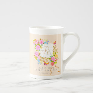 Romantisk blomstrande trädgårdsmonogram beige benporslin mugg