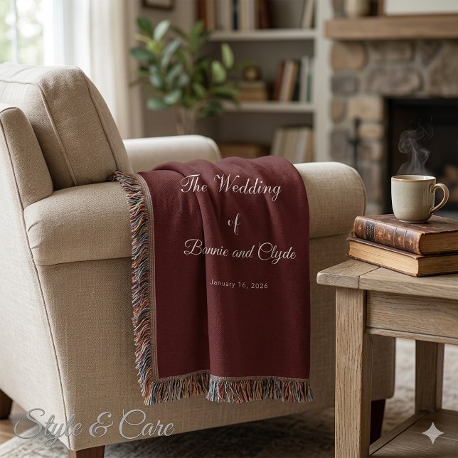 Romantisk bröllopsfirande bränd maron filt (Romantic Wedding Day Celebration Burnt Maroon Throw Blanket)