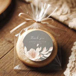 Romantisk brun rosa blommigt bröllop tack. runt klistermärke