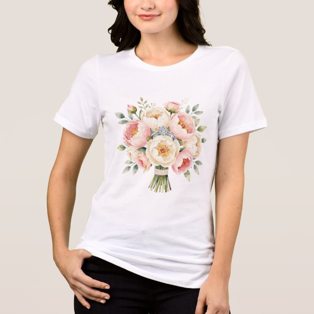 Romantisk bukett av pioner med diamant ring t shirt (Framsida)