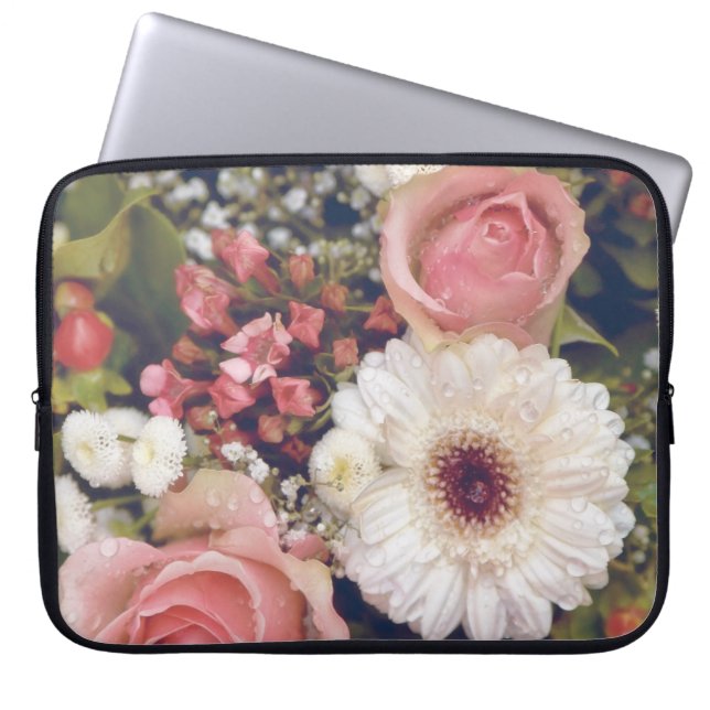 Romantisk bukett med rosa rosor laptop fodral (Framsidan)
