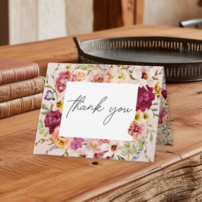 Romantisk Burgundy Rosafärgad Blommig Trädgårdsbrö Tack Kort (Romantic Burgundy Blush Floral Garden Wedding Thank You Card)