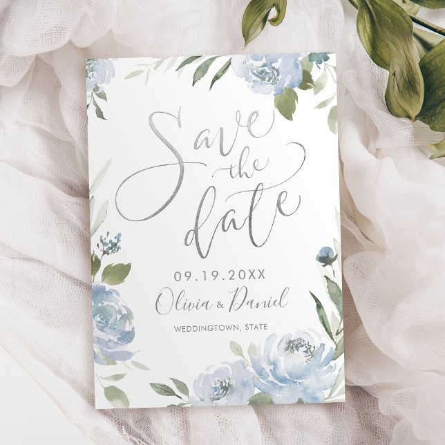 Romantisk dammig blå kalligrafi spara datumet (Romantic dusty blue calligraphy save the date)