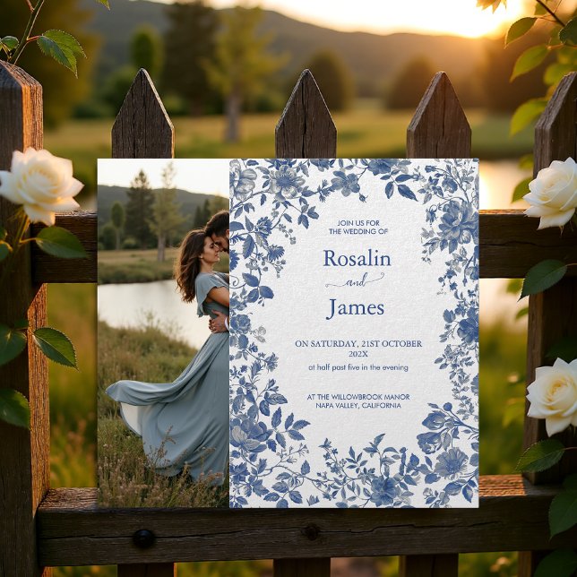Romantisk Dammig Blå Toile Blommig Foto Bröllop Inbjudningar (Romantic Dusty Blue Toile Floral Photo Wedding Invitation)
