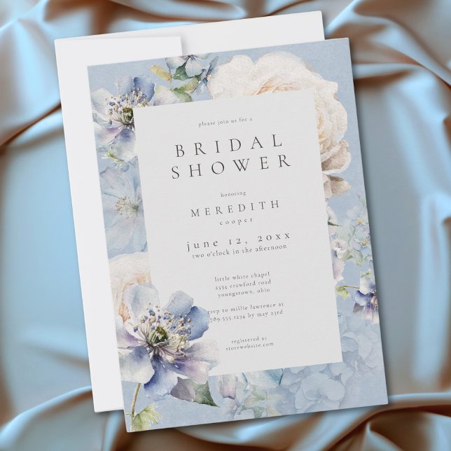 Romantisk dammig blå vit blomsterbröllopsfest inbjudningar (Romantic Dusty Blue White Floral Bridal Shower Invitation)